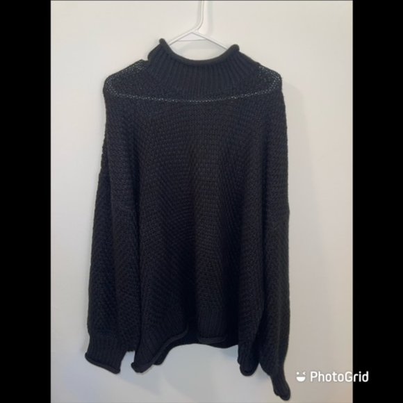 Women's oversized turtleneck sweater - Picture 2 of 5